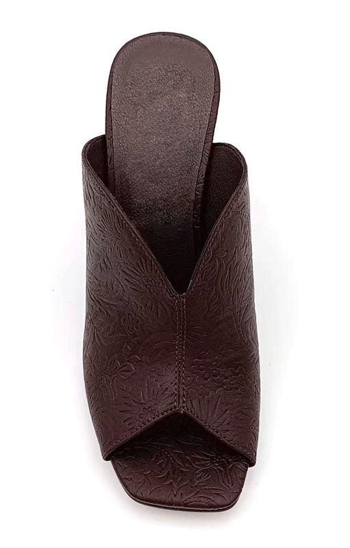 Vintage Floral Embossed PU Mule với V-Shaped Top-Line & Sculptured Block Heel