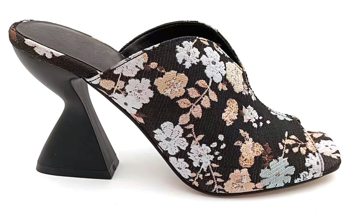 Bông hoa Jacquard cao Vamp Peep Toe Mule với bánh điêu khắc đứng gót