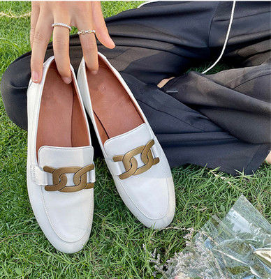Giày Loafer cổ điển được tùy chỉnh với kiểu đóng chuông tròn