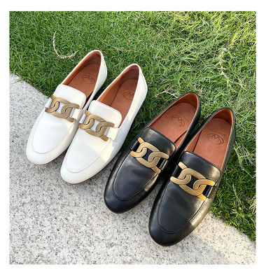 Giày Loafer cổ điển được tùy chỉnh với kiểu đóng chuông tròn